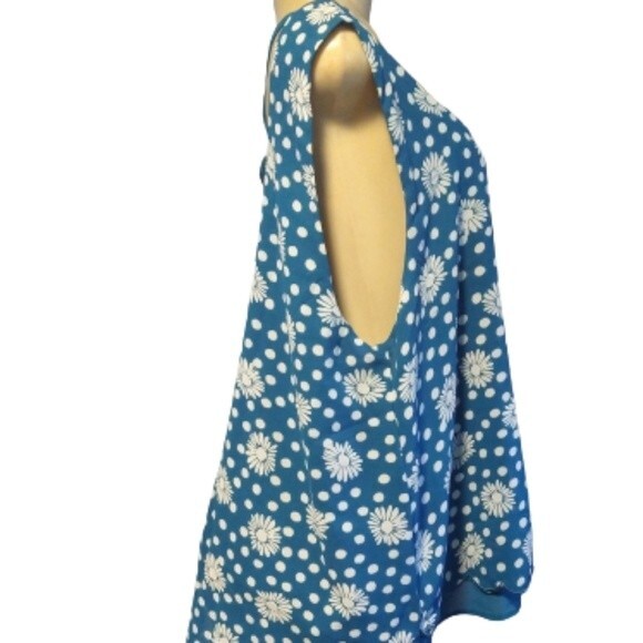 Blue Floral Top 2X - Picture 4 of 4
